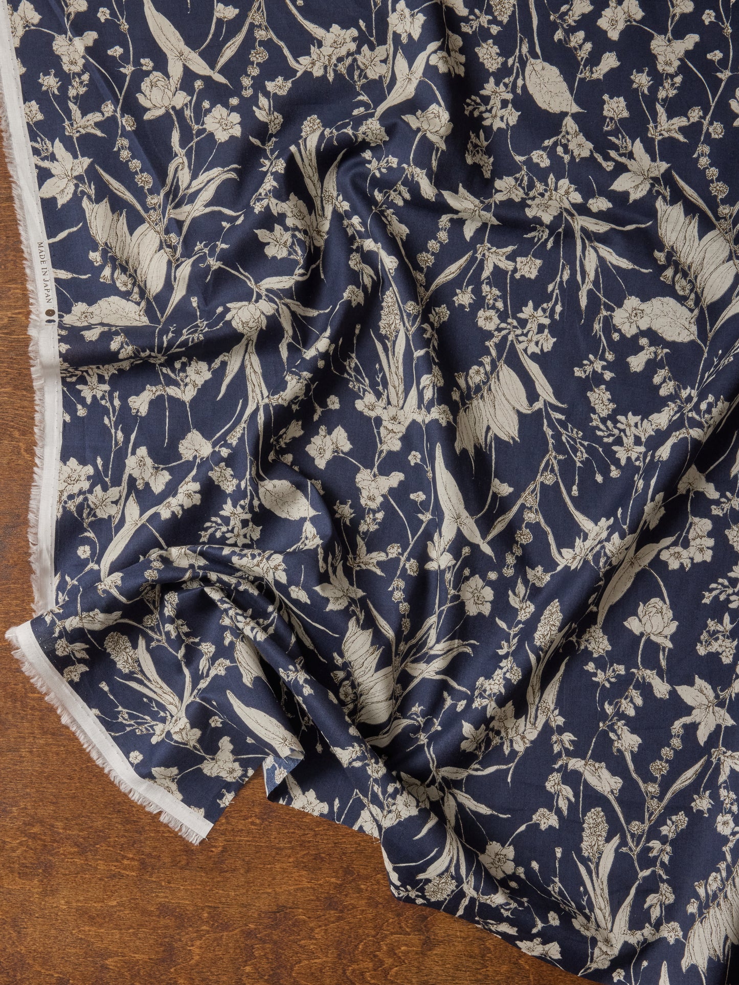 Etched Floral Lawn